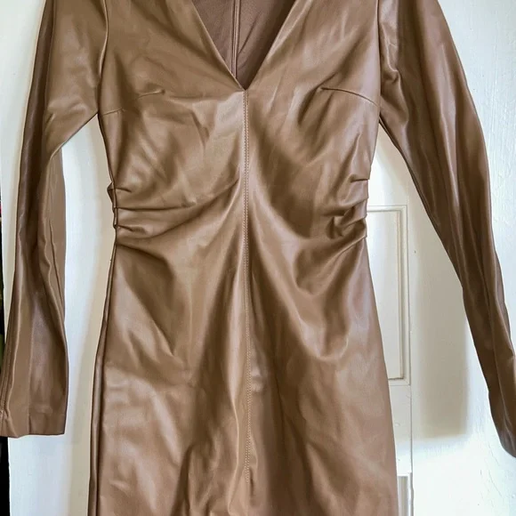 ZARA XS TAN Leather mini dress, padded shoulder/long sleeve - Picture 3 of 5